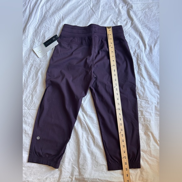 NWT Lululemon Dance Studio Crop II Black Cherry Size 4 - Picture 6 of 12
